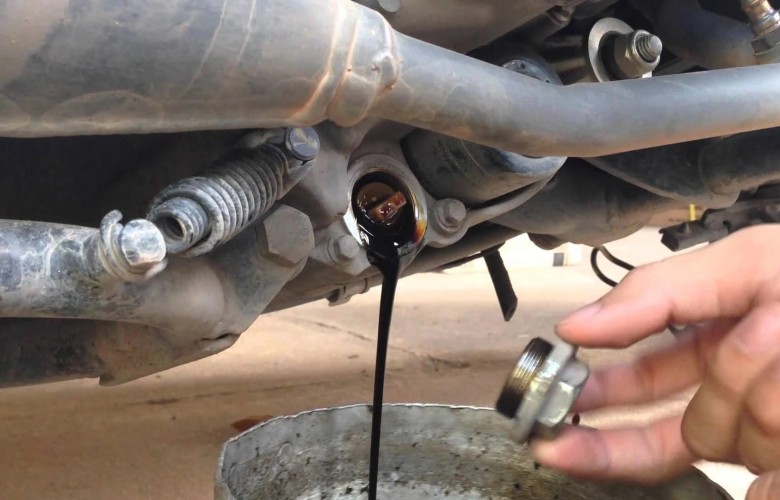 Rủi ro khi thay dầu nhớt tại các tiệm rửa xe máy