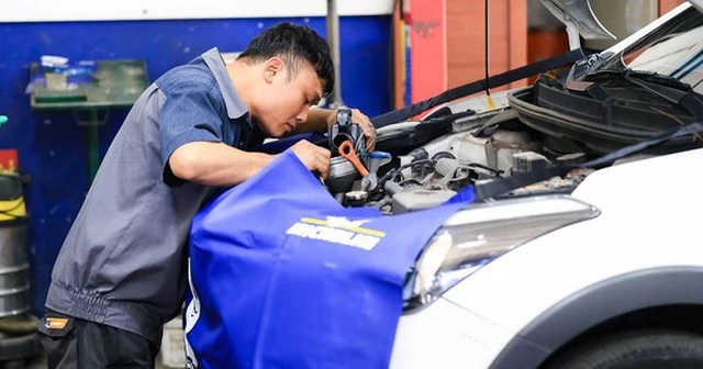 Nhiều chủ xe ô tô sẽ phải ân hận vì suy nghĩ “chạy quá một chút rồi thay dầu cũng chả sao”