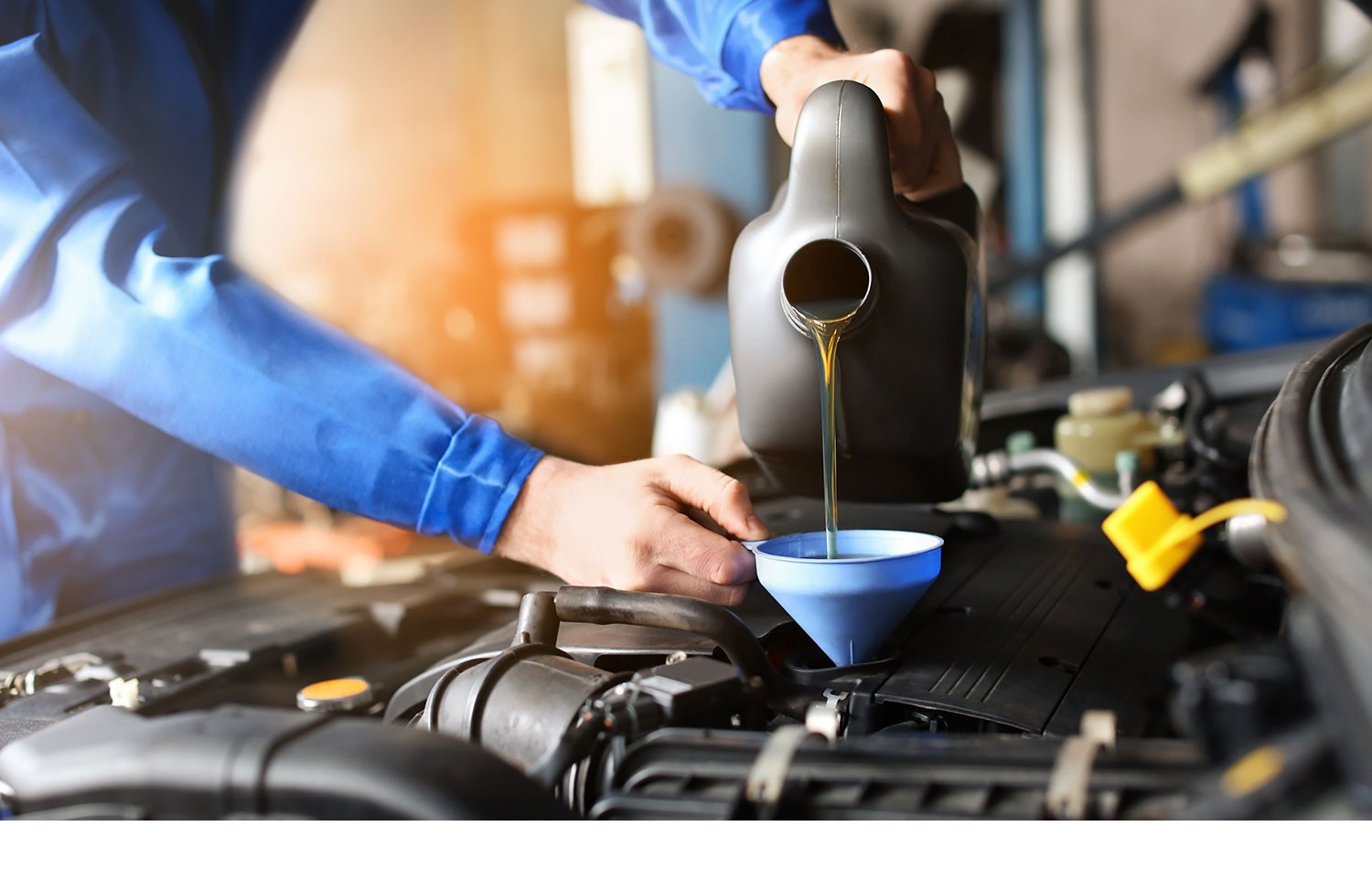 Thay dầu động cơ ô tô sau mỗi 5.000km, bạn có đang lãng phí tiền cho việc này?